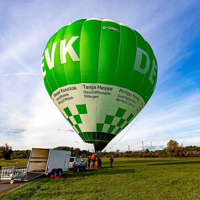 Startvorbereitungen Heißluftballon Thomsen DEVK im Saarland